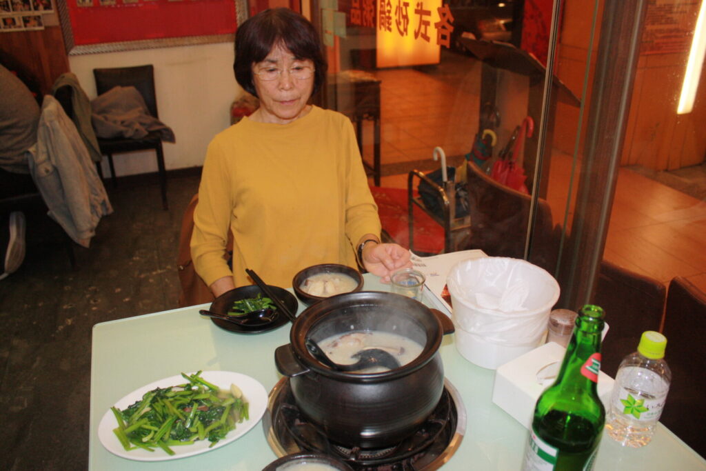 夕食は、海鮮の鍋